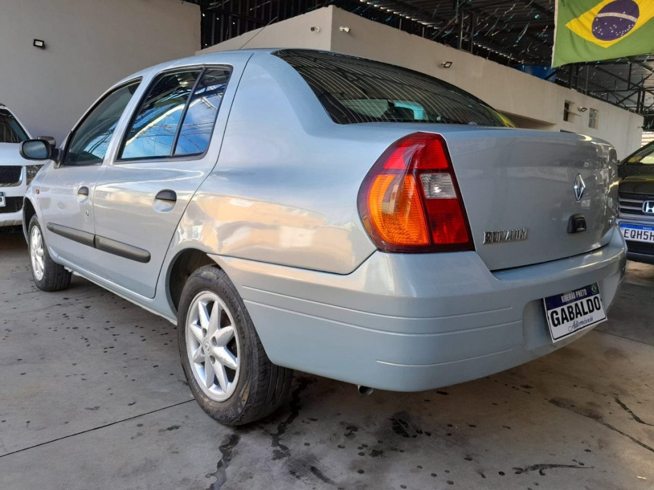 Clio Sedan 1.0 16V 4P RT