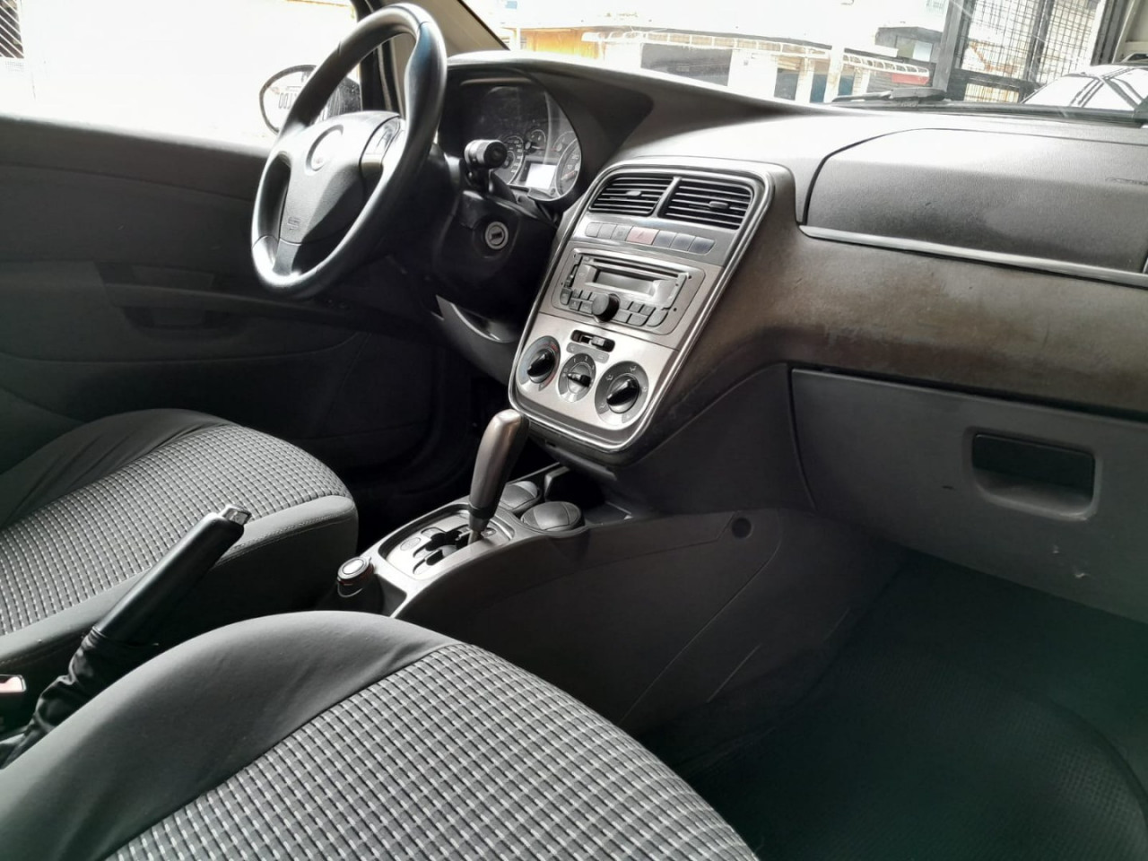 FIAT Punto 1.8 16V 4P  ESSENCE FLEX