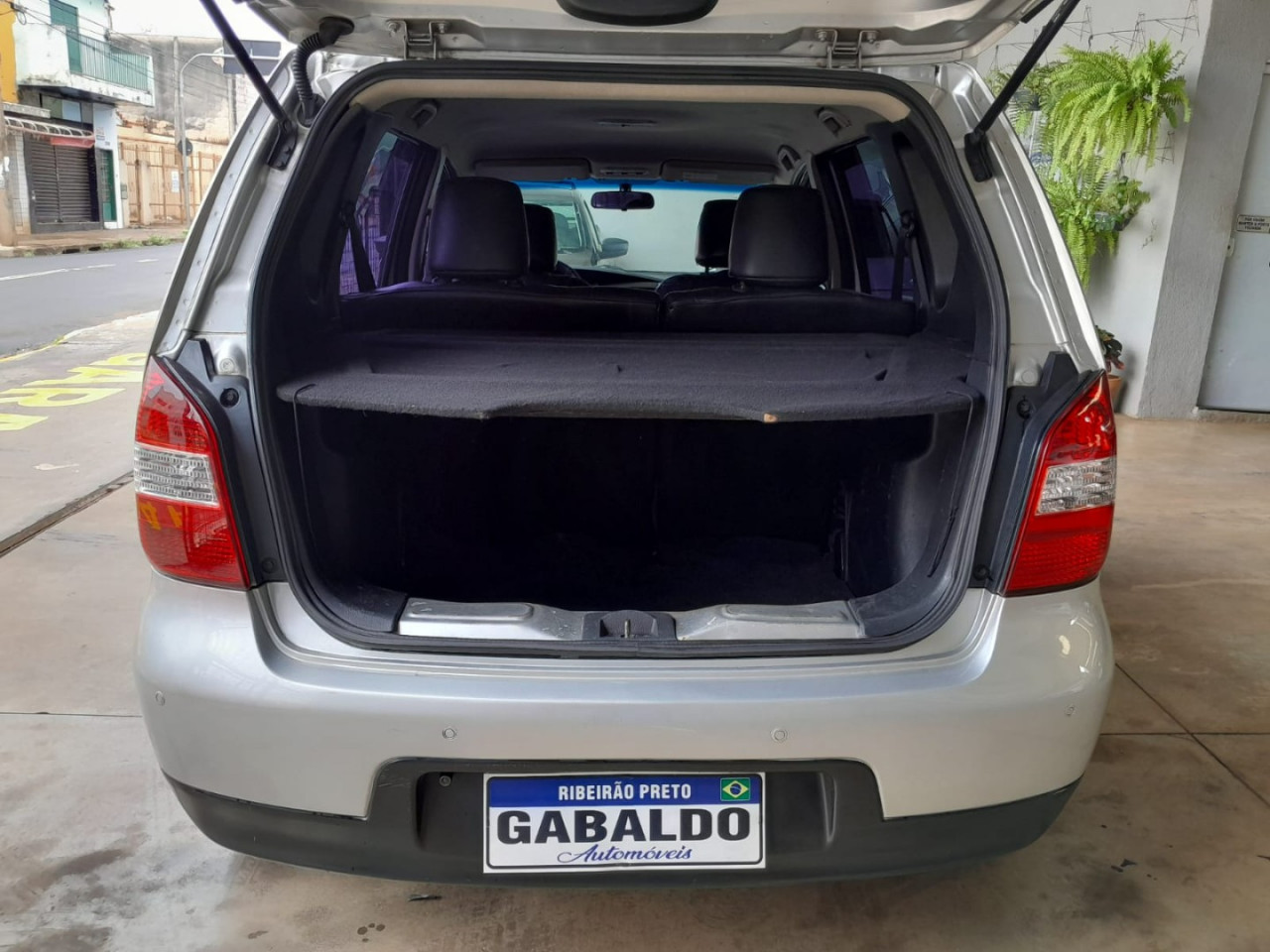 NISSAN Livina 1.8 16V SL 4P FLEX