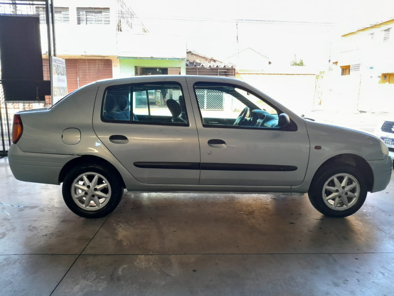 Clio Sedan 1.0 16V 4P RT