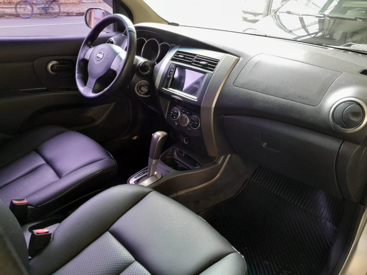 NISSAN Livina 1.8 16V SL 4P FLEX