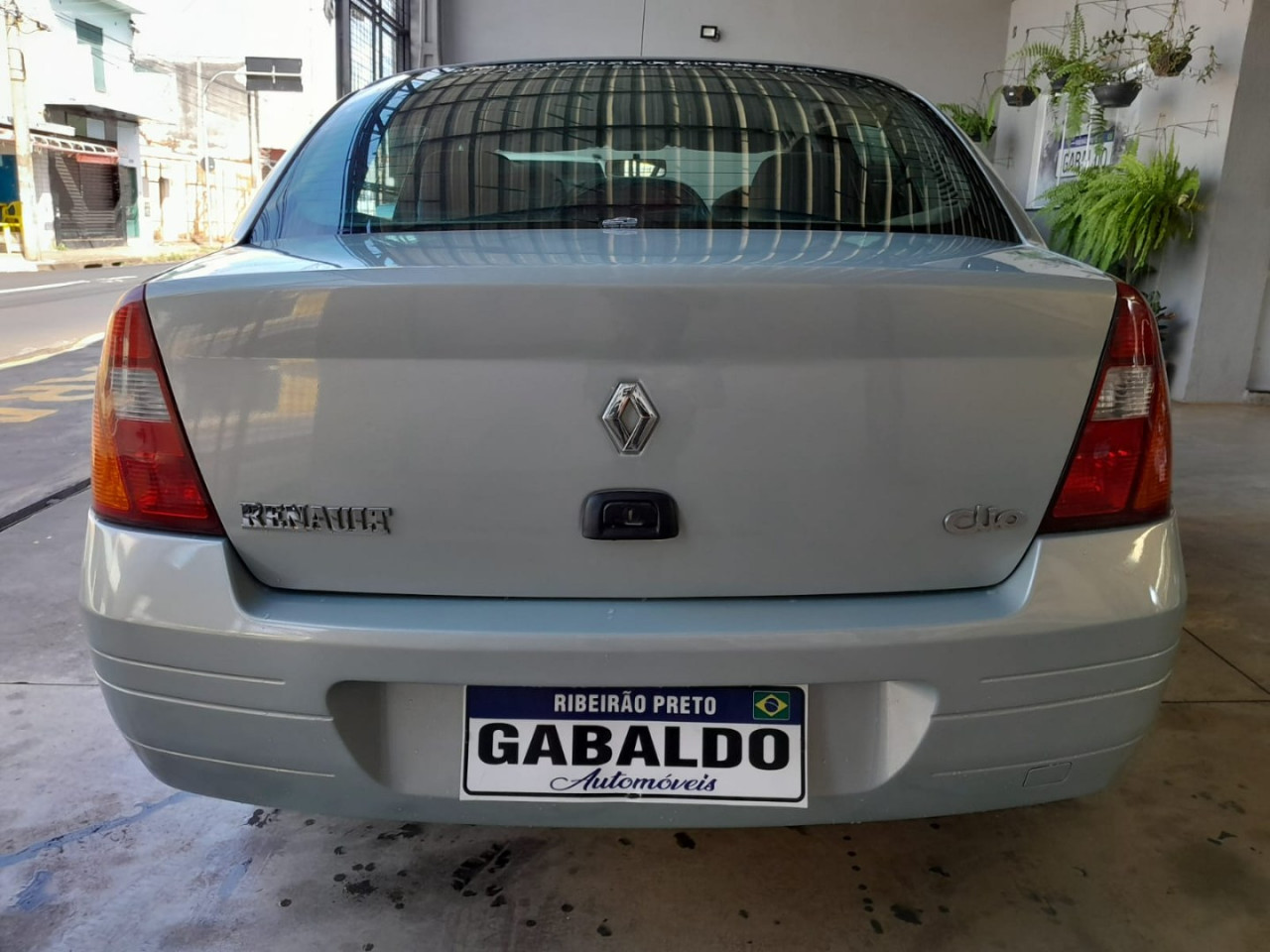 Clio Sedan 1.0 16V 4P RT
