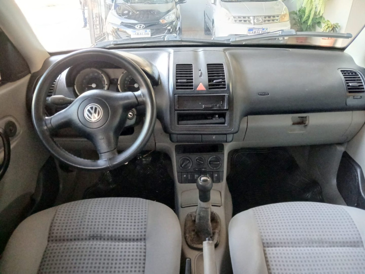 VOLKSWAGEN Polo Sedan 1.8 MI 4P CLASSIC