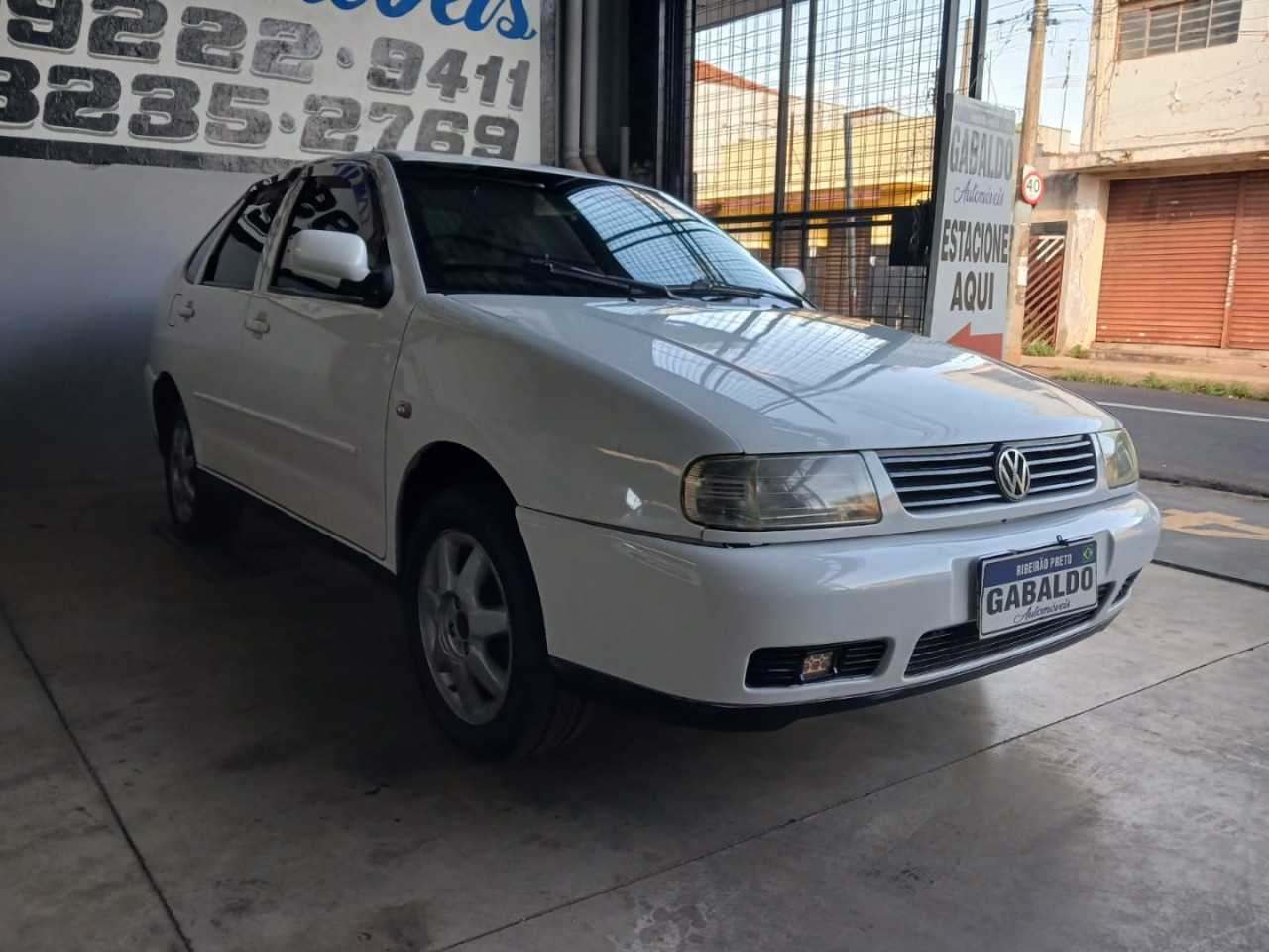 VOLKSWAGEN Polo Sedan 1.8 MI 4P CLASSIC