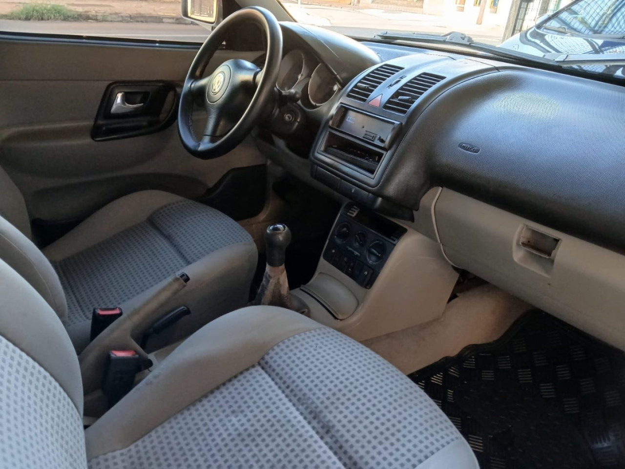 VOLKSWAGEN Polo Sedan 1.8 MI 4P CLASSIC