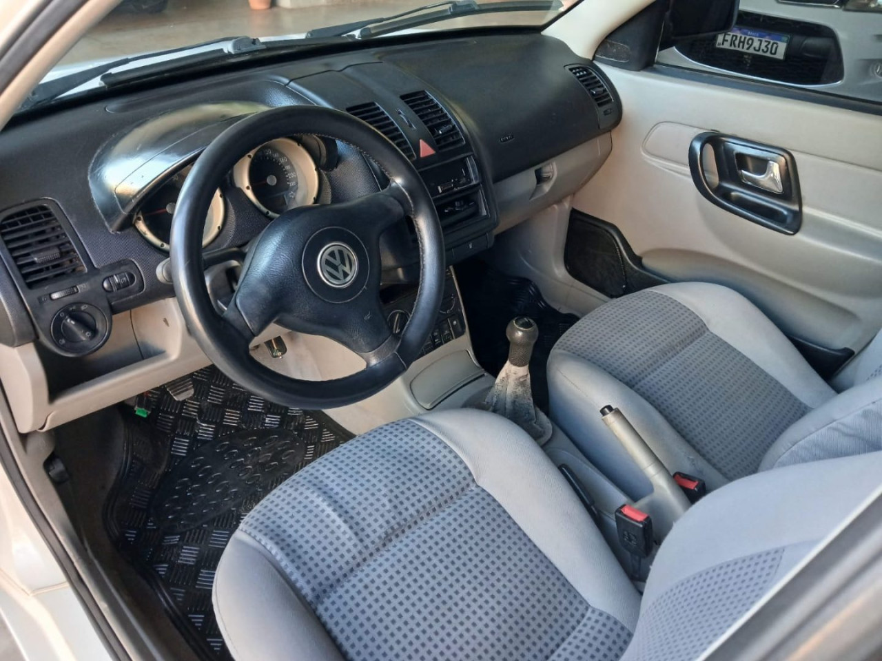 VOLKSWAGEN Polo Sedan 1.8 MI 4P CLASSIC