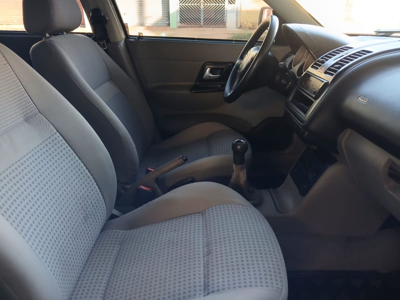 VOLKSWAGEN Polo Sedan 1.8 MI 4P CLASSIC