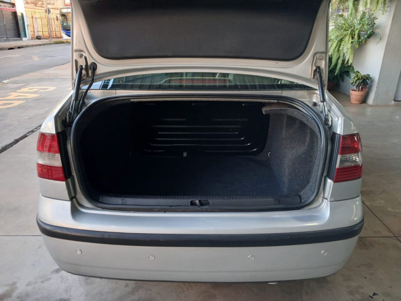 VOLKSWAGEN Polo Sedan 1.6 4P FLEX