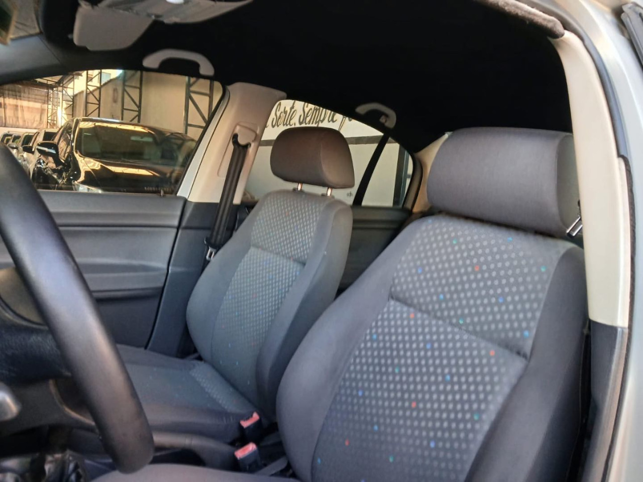 VOLKSWAGEN Polo Sedan 1.6 4P FLEX