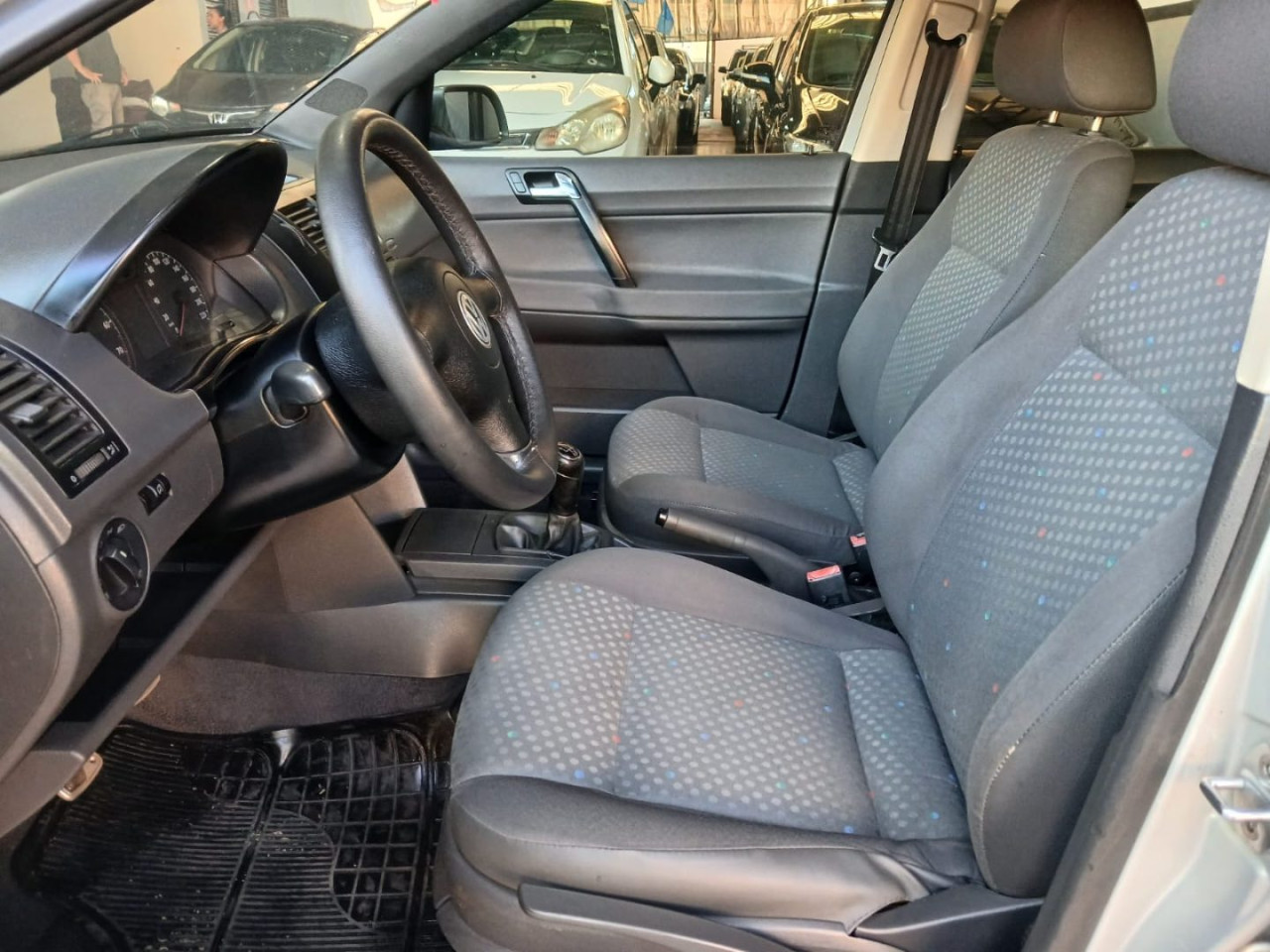 VOLKSWAGEN Polo Sedan 1.6 4P FLEX