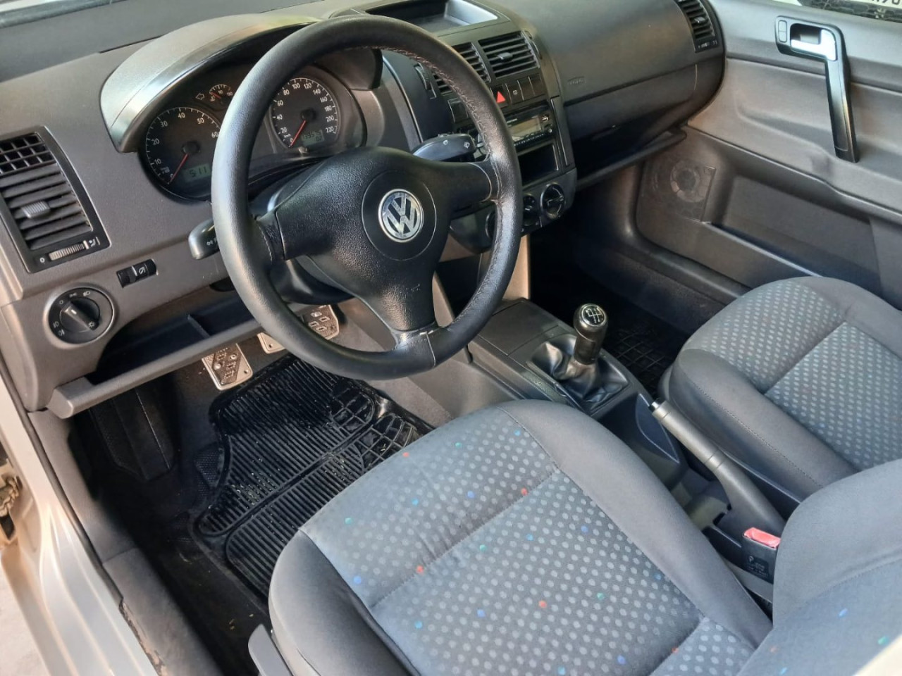 VOLKSWAGEN Polo Sedan 1.6 4P FLEX