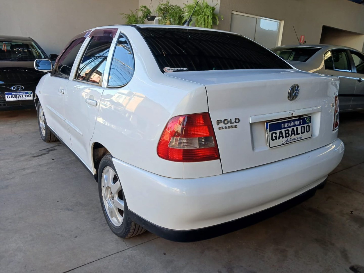 VOLKSWAGEN Polo Sedan 1.8 MI 4P CLASSIC