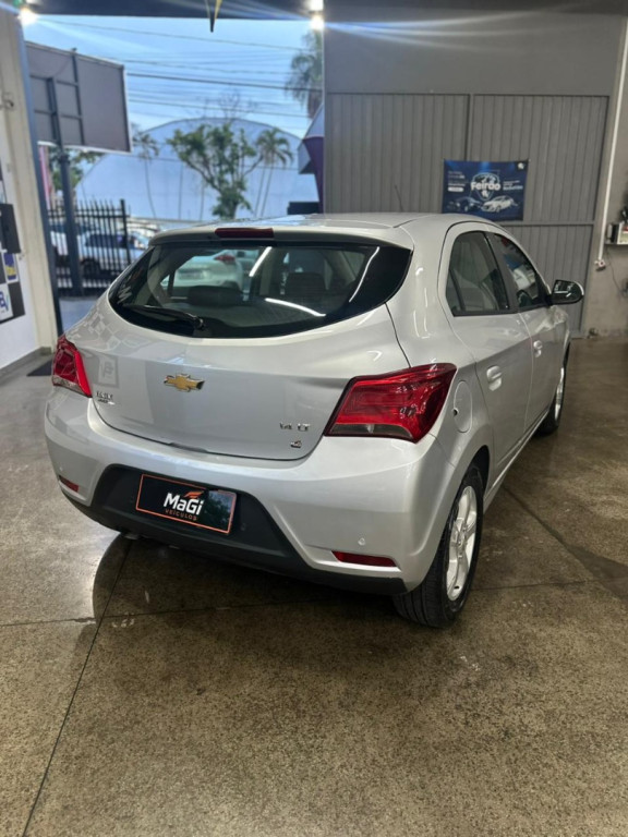 CHEVROLET Onix Hatch 1.4 4P FLEX LT