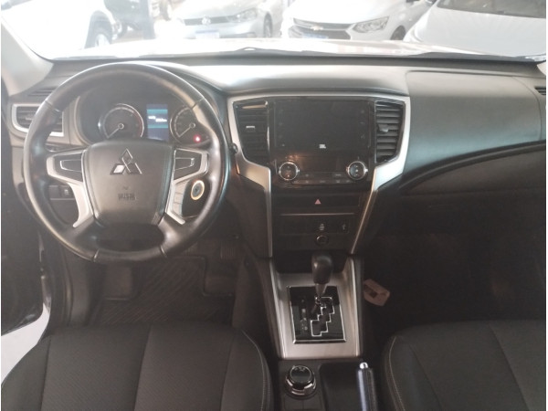 L 200 Triton 2.4 16V SPORT GLS CABINE DUPLA TURBO DIESEL AUTOMÁTICO