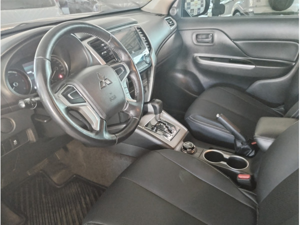 L 200 Triton 2.4 16V SPORT GLS CABINE DUPLA TURBO DIESEL AUTOMÁTICO