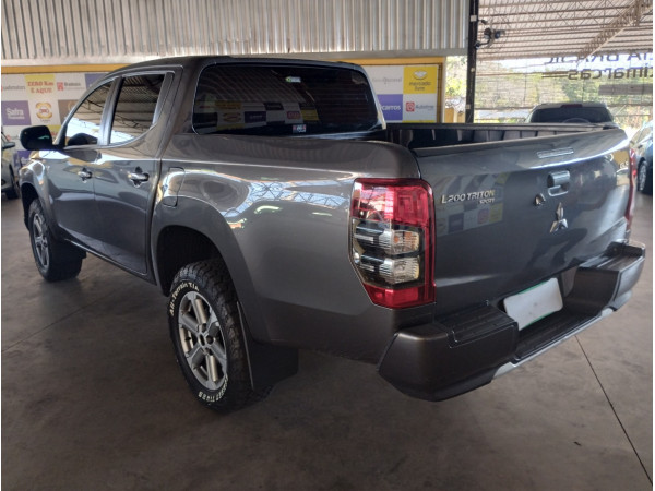 L 200 Triton 2.4 16V SPORT GLS CABINE DUPLA TURBO DIESEL AUTOMÁTICO