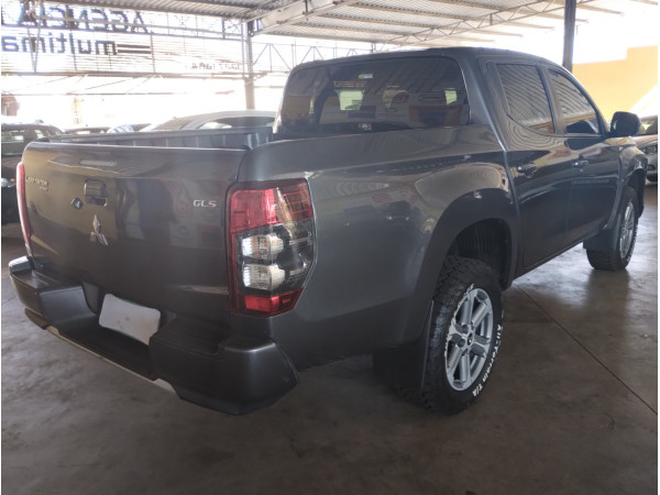 L 200 Triton 2.4 16V SPORT GLS CABINE DUPLA TURBO DIESEL AUTOMÁTICO