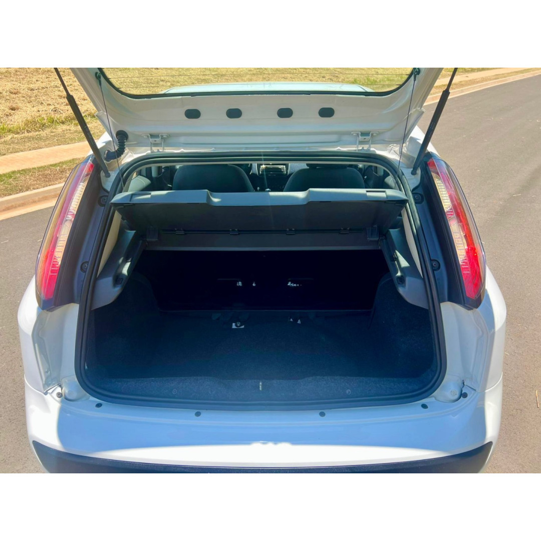 FIAT Punto 1.4 4P ATTRACTIVE FLEX