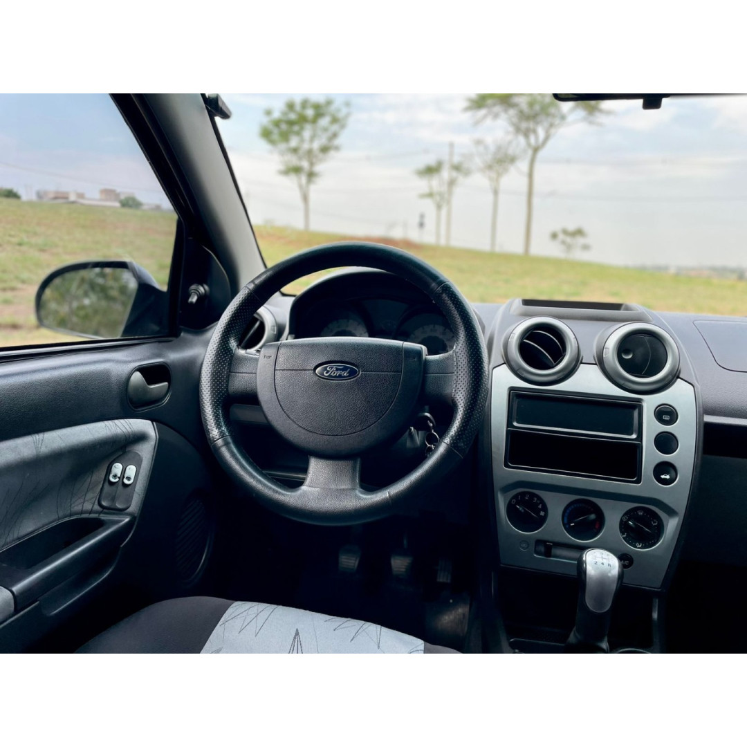 FORD Fiesta Hatch 1.6 4P FLEX FORD Fiesta Hatch 1.6 4P FLEX