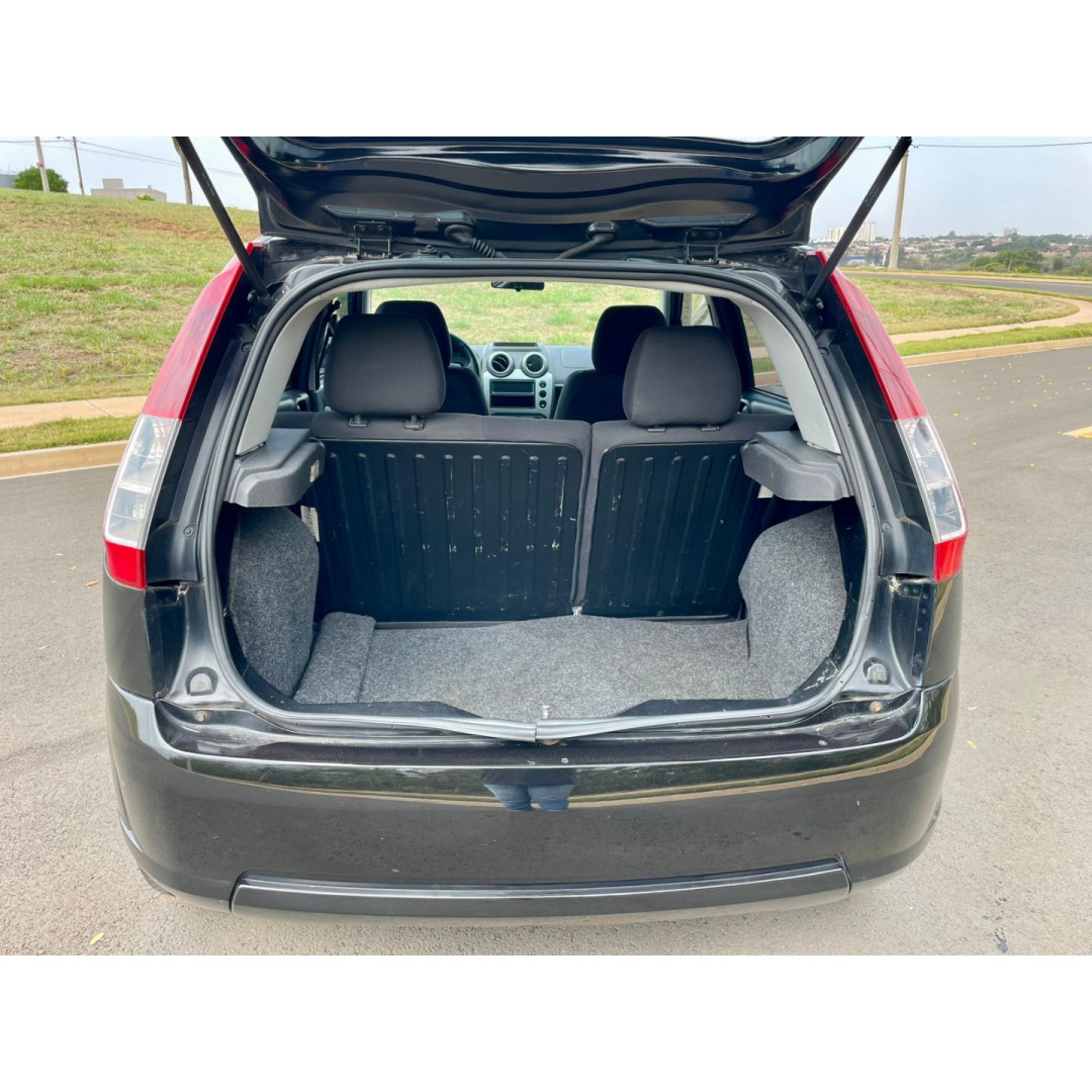 FORD Fiesta Hatch 1.6 4P FLEX FORD Fiesta Hatch 1.6 4P FLEX