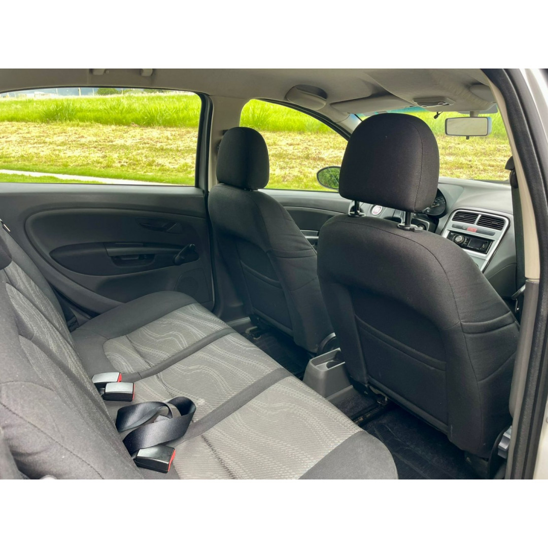 FIAT Punto 1.4 4P ATTRACTIVE FLEX