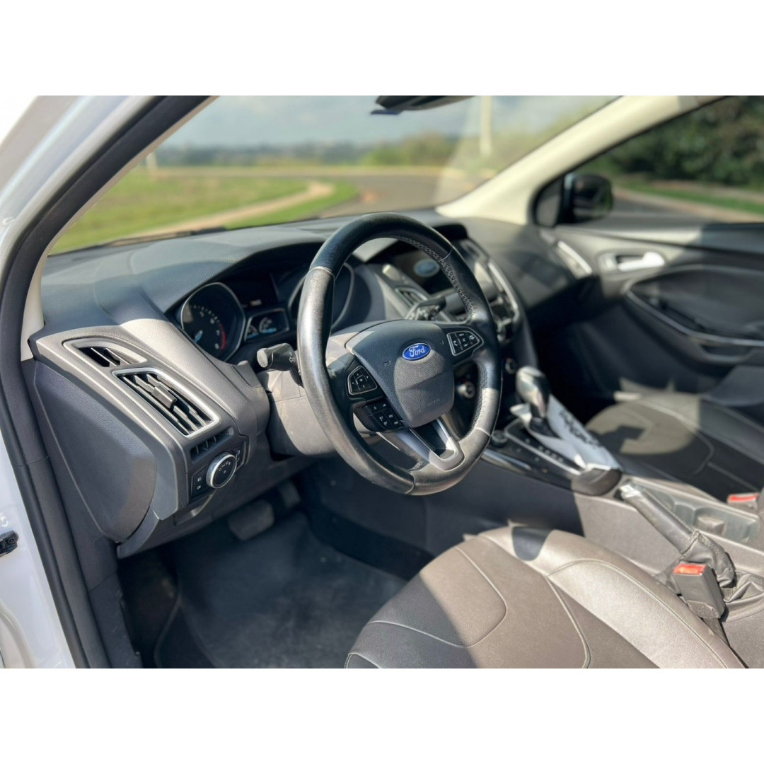 FORD Focus Sedan 2.0 16V 4P TITANIUM FLEX AUTOMÁTICO
