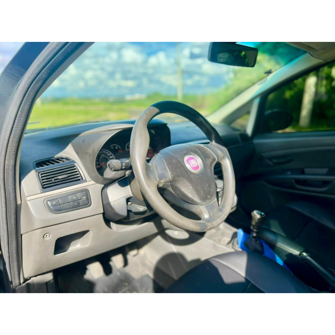 FIAT Punto 1.4 4P ATTRACTIVE FLEX
