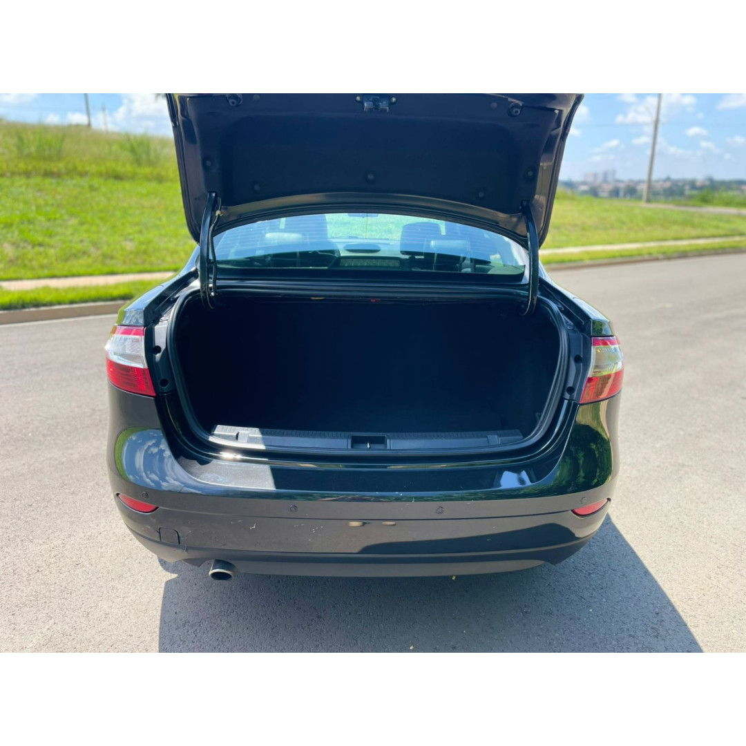 RENAULT Fluence 2.0 16V 4P FLEX DYNAMIQUE AUTOMÁTICO