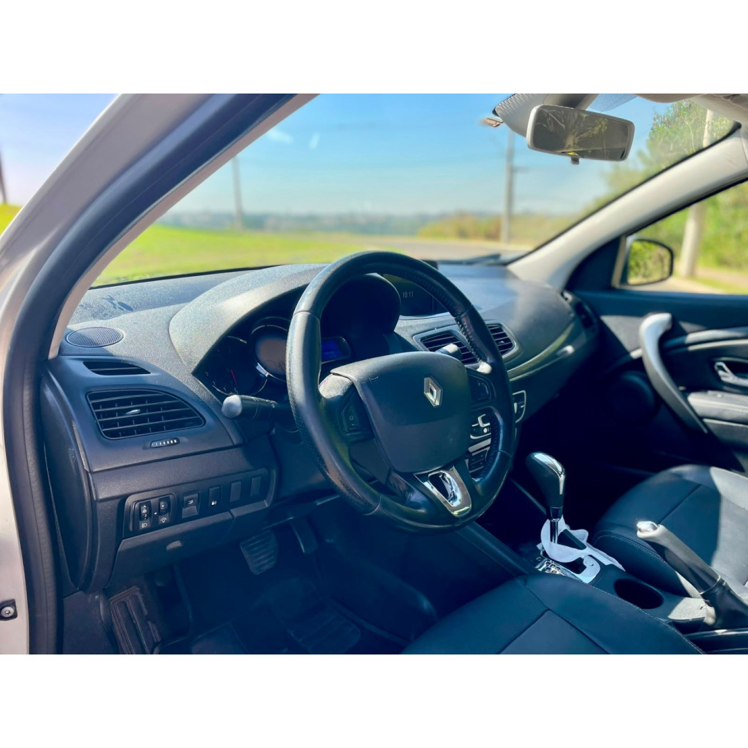 RENAULT Fluence 2.0 16V 4P FLEX DYNAMIQUE AUTOMÁTICO