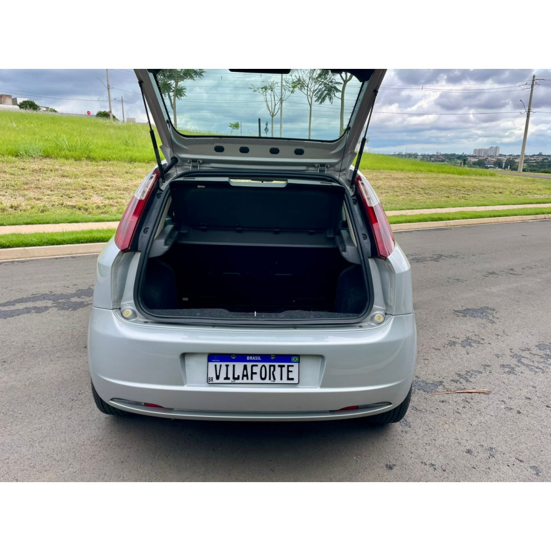 FIAT Punto 1.4 4P ATTRACTIVE FLEX