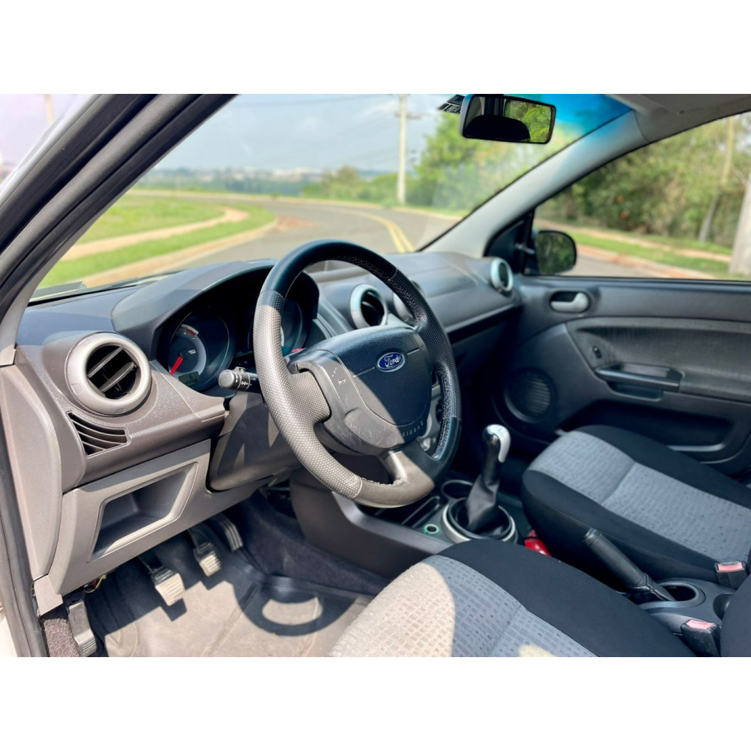 FORD Fiesta Sedan 1.6 4P ROCAM FLEX