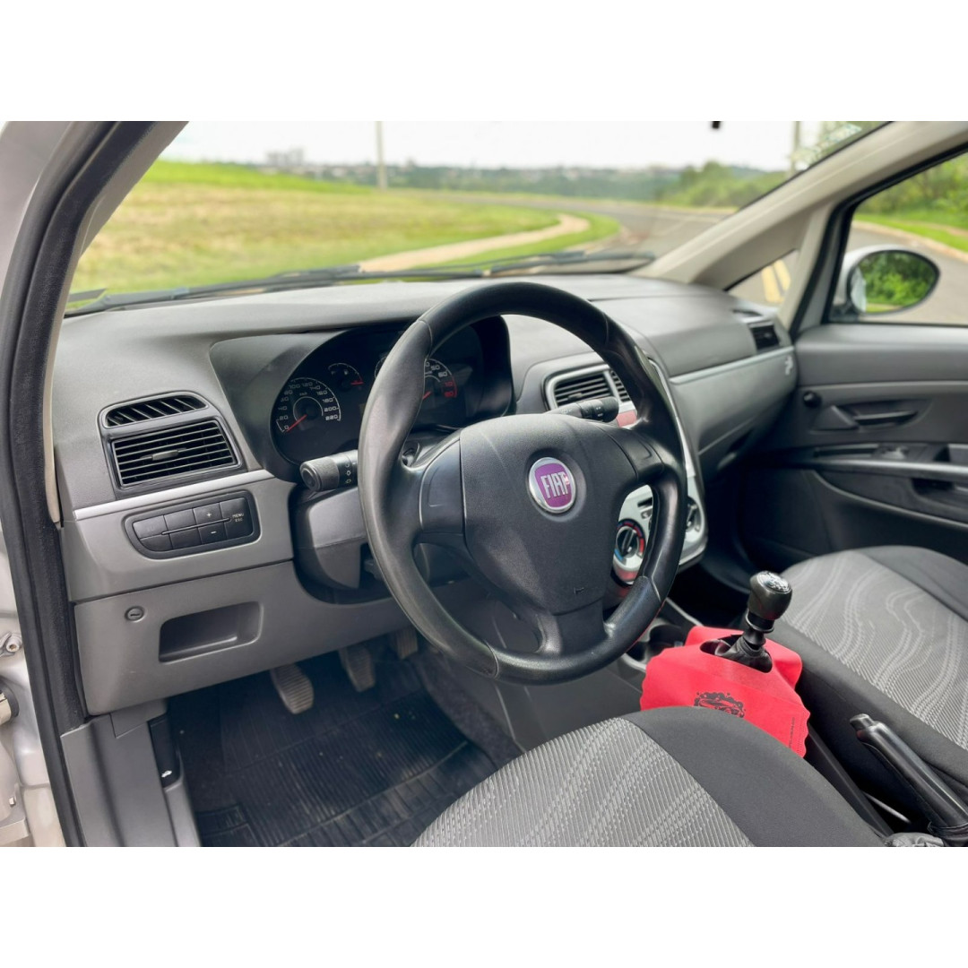 FIAT Punto 1.4 4P ATTRACTIVE FLEX