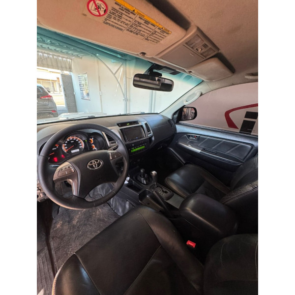 TOYOTA Hilux Caminhonete 3.0 16V 4P 4X4 SRV TURBO DIESEL CABINE DUPLA AUTOMÁTICO