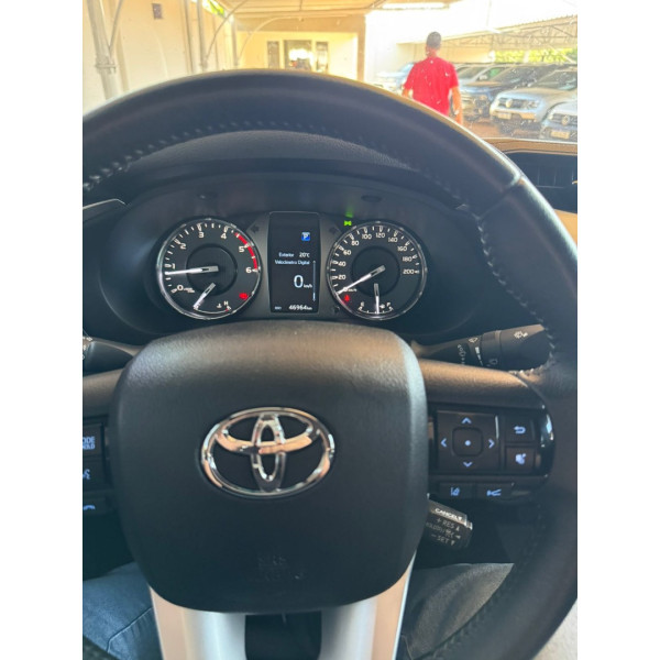 TOYOTA Hilux Caminhonete 2.8 16V 4P SRX DIESEL CABINE DUPLA