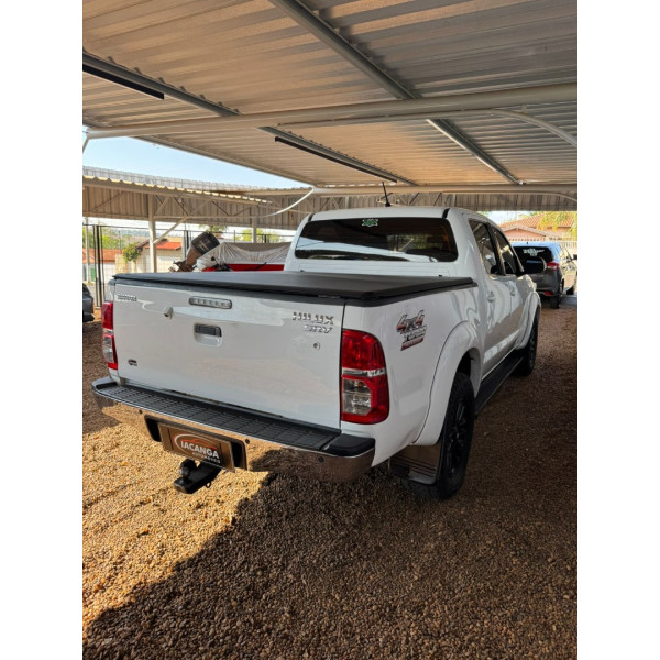 TOYOTA Hilux Caminhonete 3.0 16V 4P 4X4 SRV TURBO DIESEL CABINE DUPLA AUTOMÁTICO