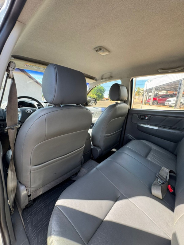 TOYOTA Hilux Caminhonete 3.0 16V 4P 4X4 SRV TURBO DIESEL