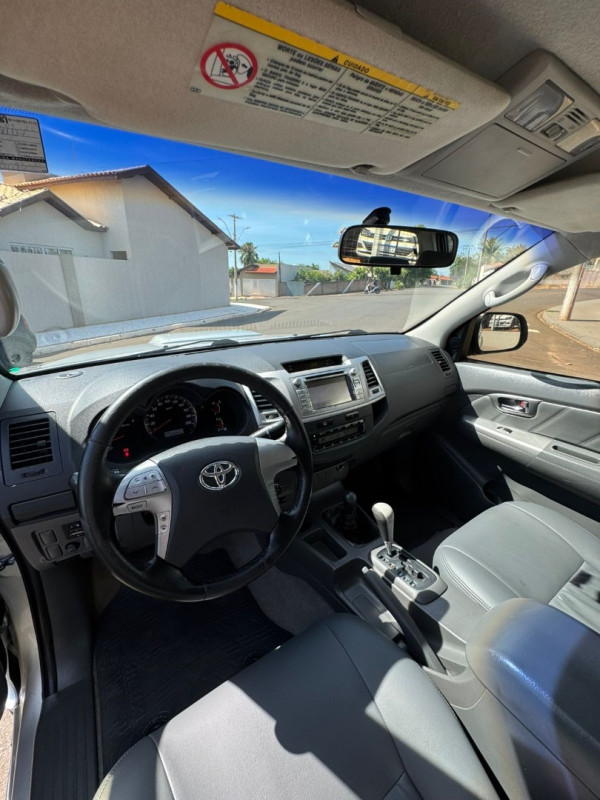 TOYOTA Hilux Caminhonete 3.0 16V 4P 4X4 SRV TURBO DIESEL