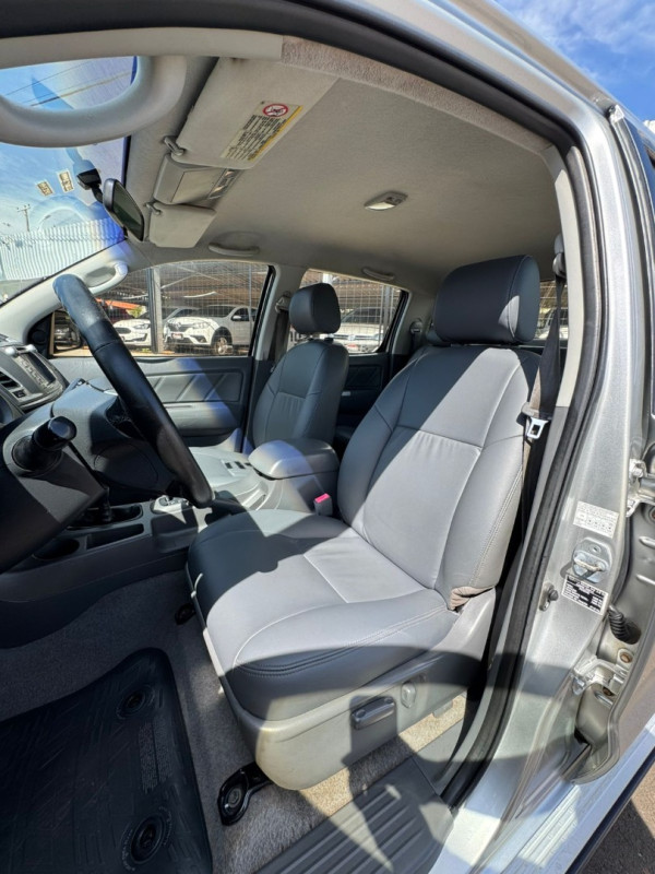 TOYOTA Hilux Caminhonete 3.0 16V 4P 4X4 SRV TURBO DIESEL