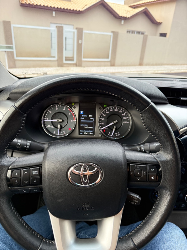 TOYOTA Hilux Caminhonete 2.8 16V SRV 4X4 DIESEL CABINE DUPLA AUTOMÁTICO