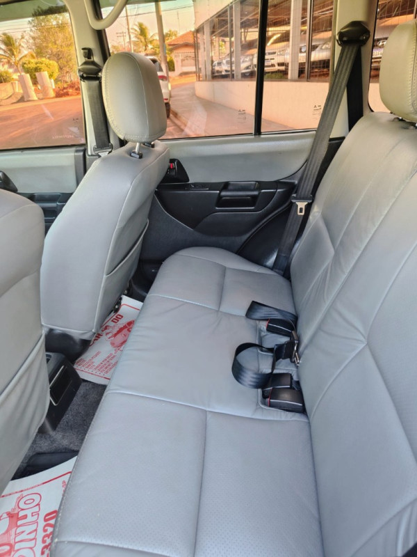 MITSUBISHI Pajero TR4 2.0 16V 4P 4X4 AUTOMÁTICO