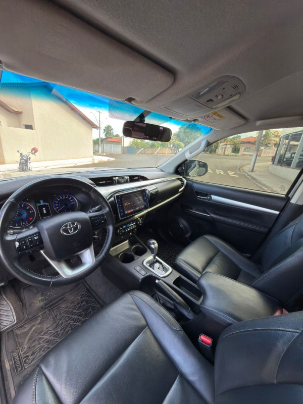 TOYOTA Hilux Caminhonete 2.7 16V 4P SRV FLEX CABINE DUPLA AUTOMÁTICO