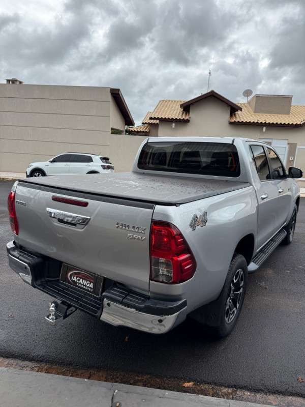 TOYOTA Hilux Caminhonete 2.8 16V SRV 4X4 DIESEL CABINE DUPLA AUTOMÁTICO