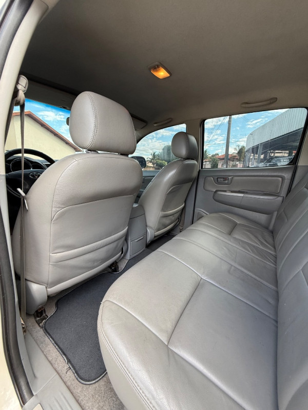 TOYOTA Hilux Caminhonete 3.0 4P 4X4 DIESEL CABINE DUPLA