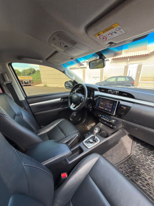 TOYOTA Hilux Caminhonete 2.7 16V 4P SRV FLEX CABINE DUPLA AUTOMÁTICO