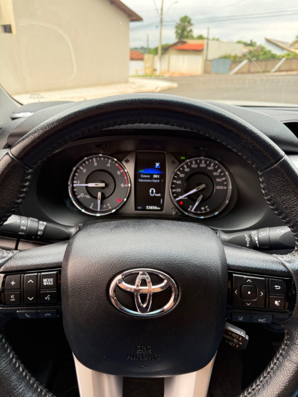 TOYOTA Hilux Caminhonete 2.8 16V SRX 4X4 TURBO DIESEL CABINE DUPLA AUTOMÁTICO