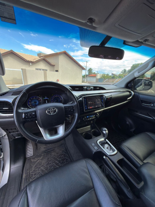 TOYOTA Hilux Caminhonete 2.7 16V 4P SRV FLEX CABINE DUPLA AUTOMÁTICO
