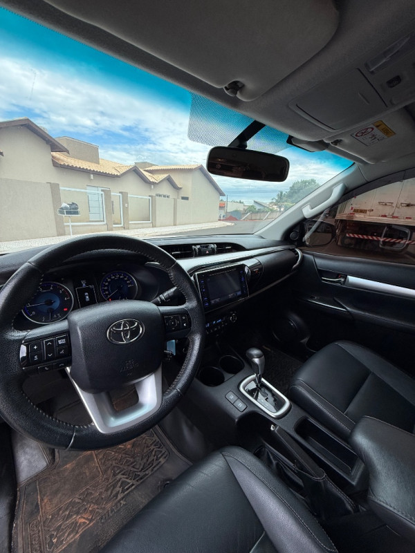 TOYOTA Hilux Caminhonete 2.8 16V SRV 4X4 DIESEL CABINE DUPLA AUTOMÁTICO