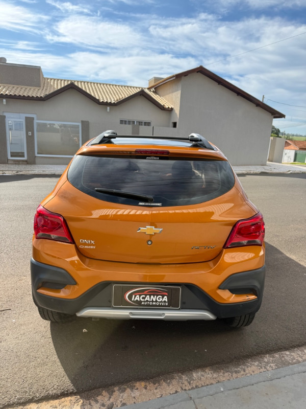 CHEVROLET Onix Hatch 1.4 4P FLEX ACTIV AUTOMÁTICO