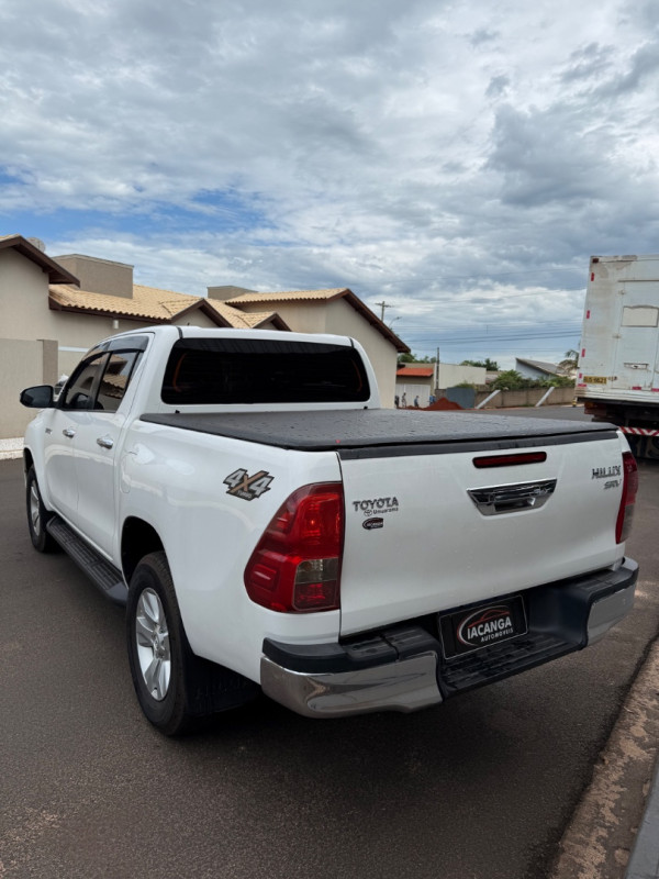 TOYOTA Hilux Caminhonete 2.8 16V SRV 4X4 DIESEL CABINE DUPLA AUTOMÁTICO
