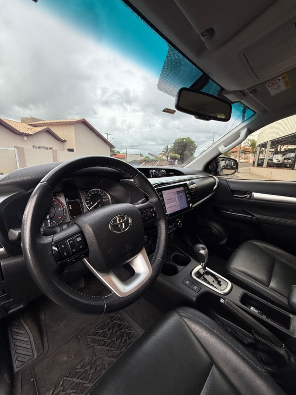 TOYOTA Hilux Caminhonete 2.8 16V SRV 4X4 DIESEL CABINE DUPLA AUTOMÁTICO